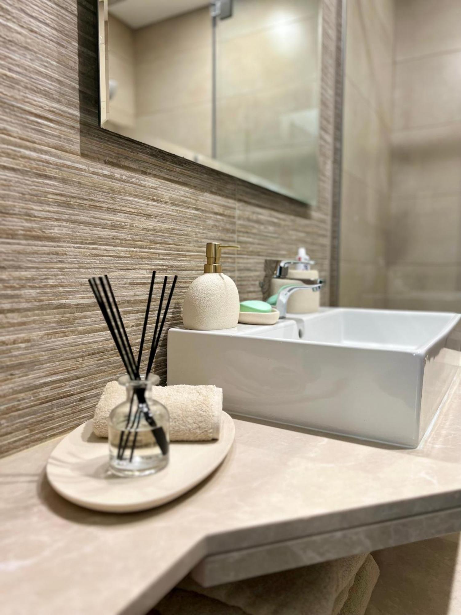 Attractive With Louvre And Full Sea View On Reem Island Apartment *